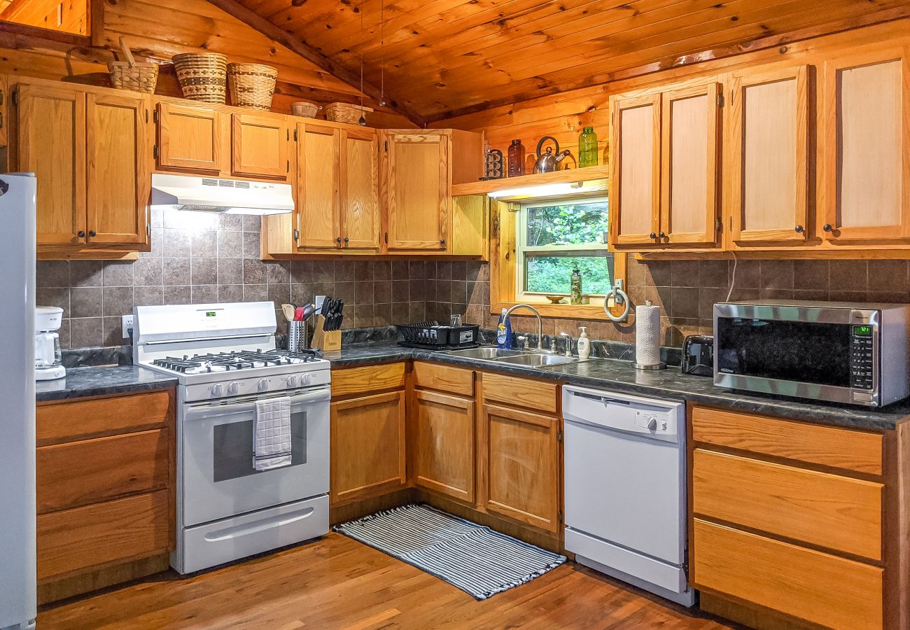 House in Mountain View - Fifty-Six Cabin ~ Privacy in the woods near the best outdoor rec areas