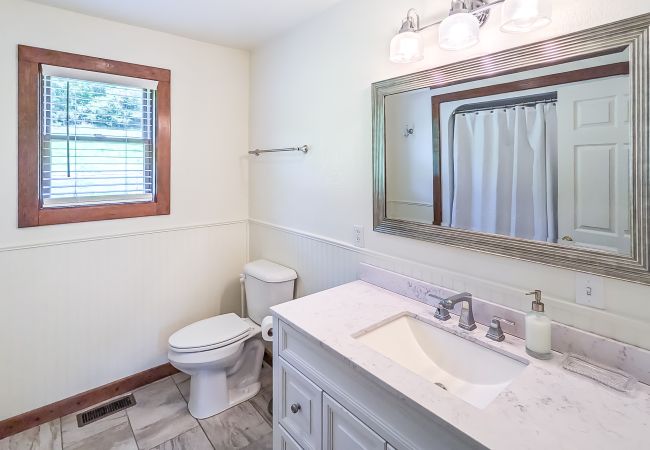 House in Mountain View - John Thomas Farmhouse ~ secluded valley + creek House in Mountain View - John Thomas Farmhouse ~ secluded valley + creek