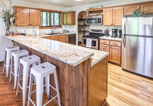 House in Mountain View - John Thomas Farmhouse ~ secluded valley + creek House in Mountain View - John Thomas Farmhouse ~ secluded valley + creek