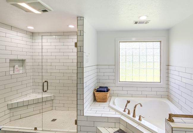 House in Mountain View - John Thomas Farmhouse ~ secluded valley + creek House in Mountain View - John Thomas Farmhouse ~ secluded valley + creek