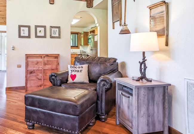 House in Mountain View - John Thomas Farmhouse ~ secluded valley + creek House in Mountain View - John Thomas Farmhouse ~ secluded valley + creek