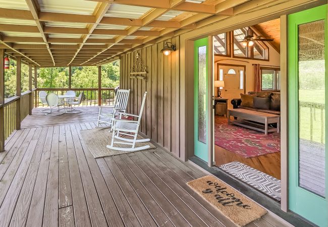 House in Mountain View - John Thomas Farmhouse ~ secluded valley + creek House in Mountain View - John Thomas Farmhouse ~ secluded valley + creek