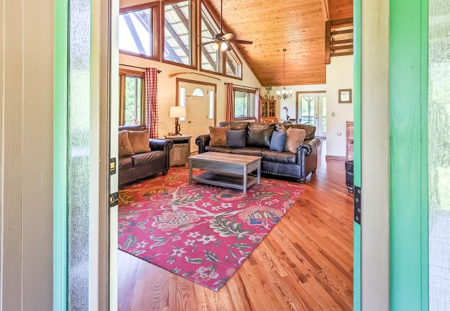 House in Mountain View - John Thomas Farmhouse ~ secluded valley + creek House in Mountain View - John Thomas Farmhouse ~ secluded valley + creek