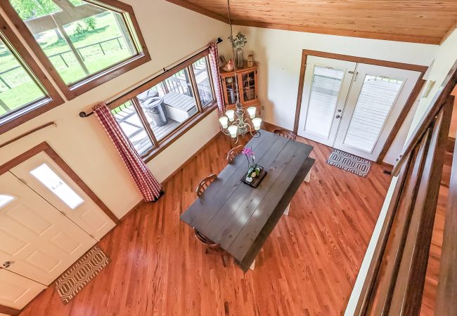 House in Mountain View - John Thomas Farmhouse ~ secluded valley + creek House in Mountain View - John Thomas Farmhouse ~ secluded valley + creek