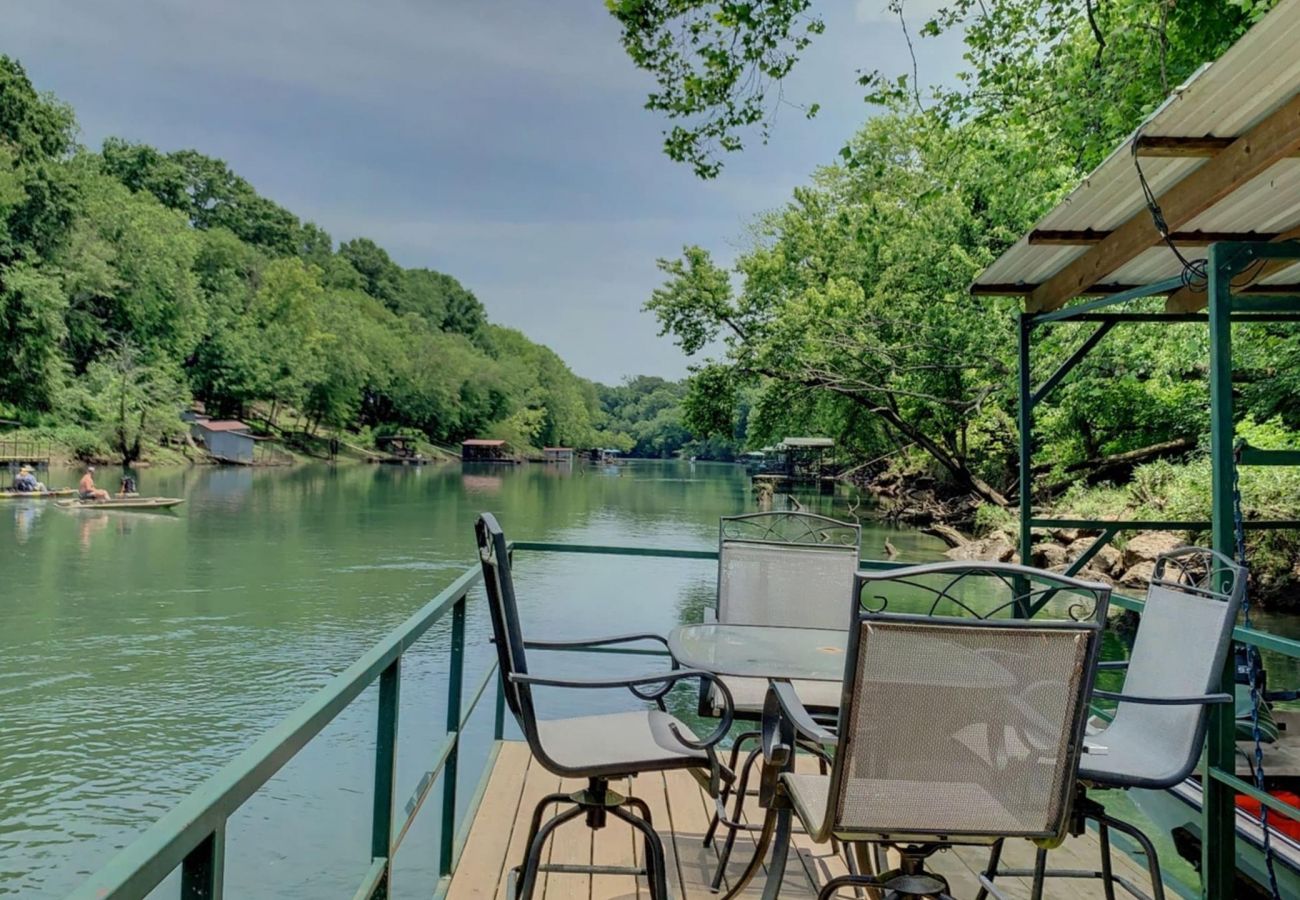 House in Pangburn - Dripping Springs Retreat ~ on The Little Red River