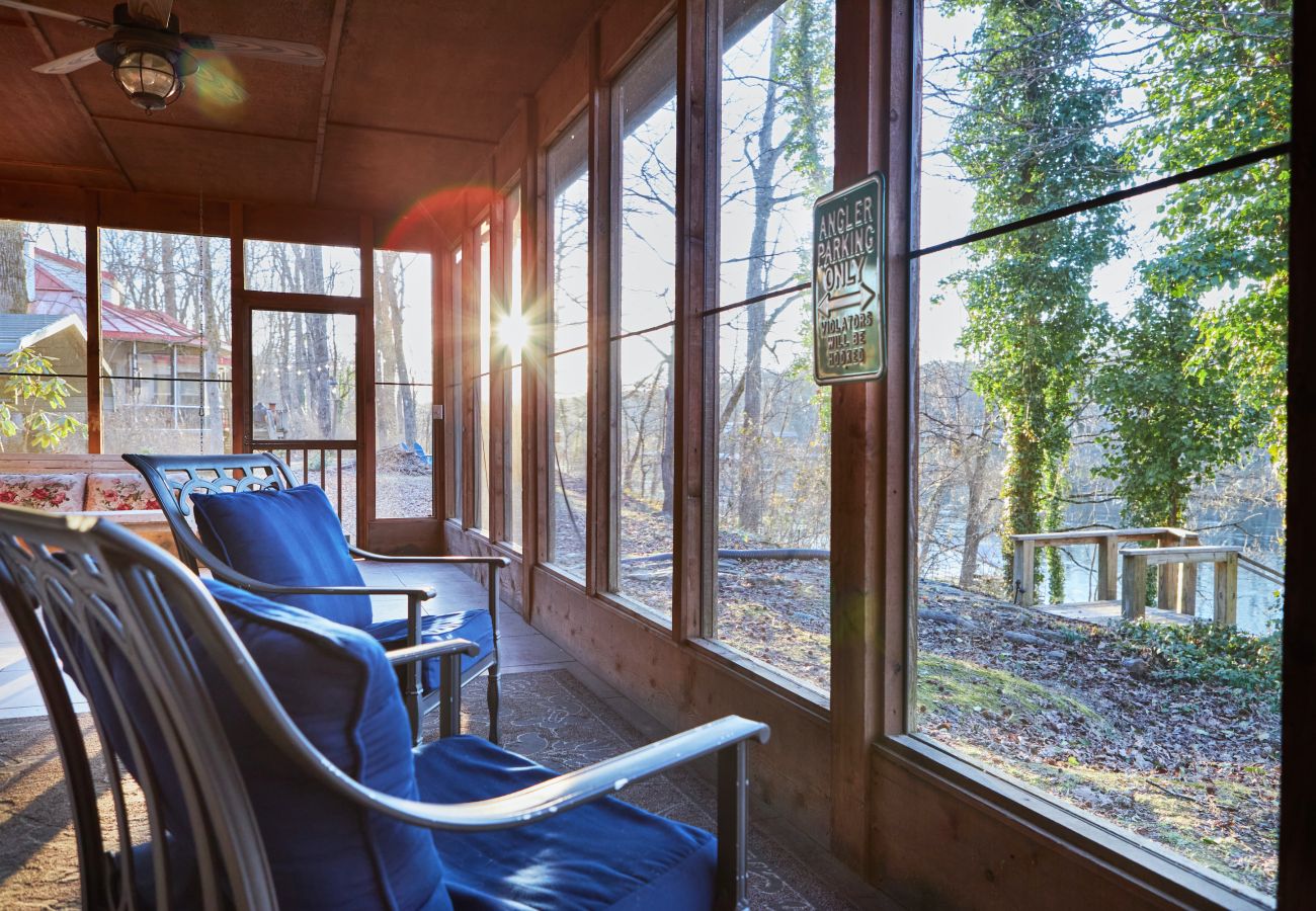 House in Heber Springs - Reel Comfort Cabin ~ on the Little Red River