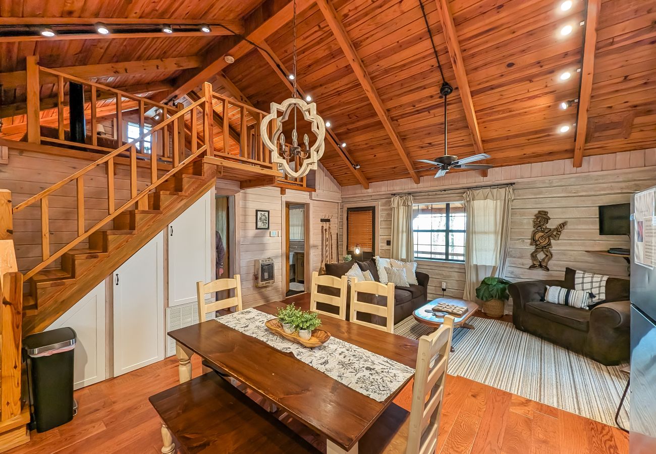 House in Mountain View - Lagniappe Cabin ~ total wooded privacy on 25 acres