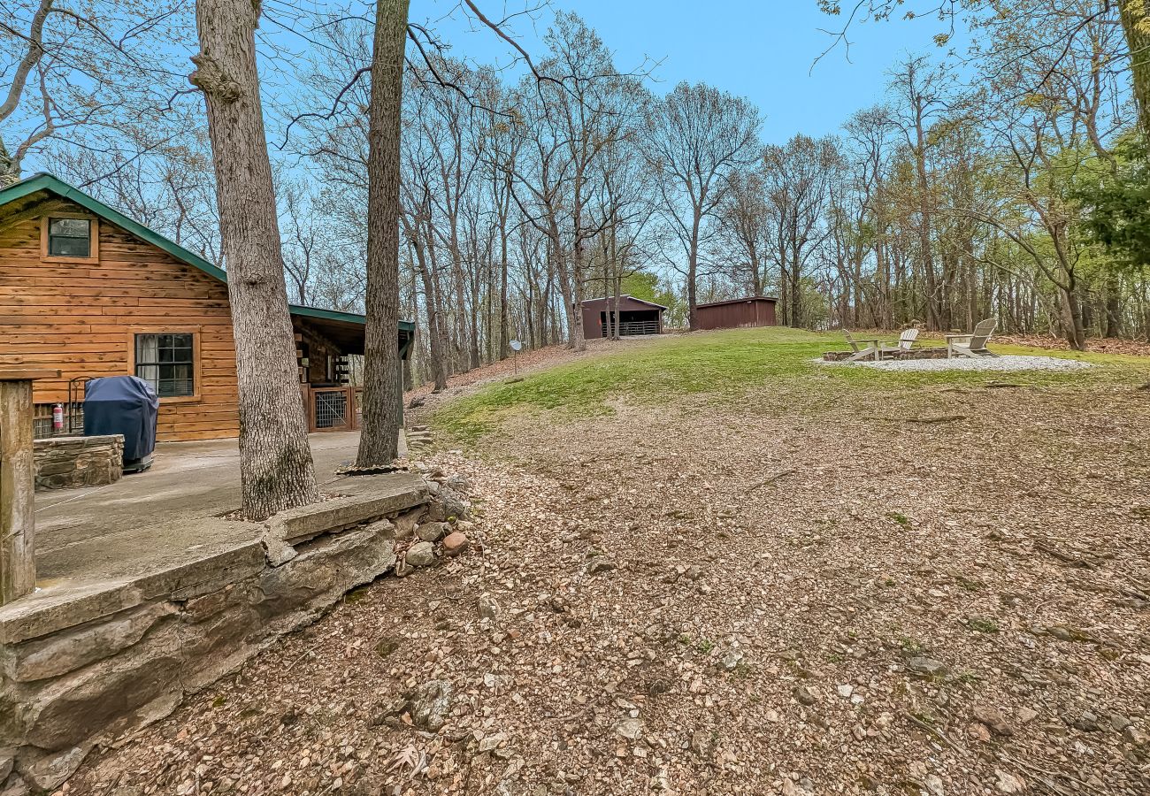 House in Mountain View - Lagniappe Cabin ~ total wooded privacy on 25 acres