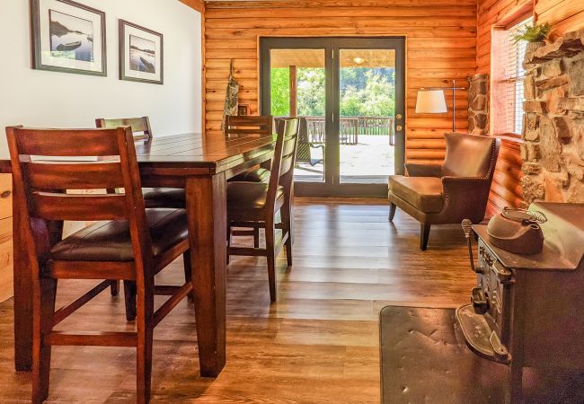 House in Mountain View - The Lower Deck on Riverview House in Mountain View - The Lower Deck on Riverview