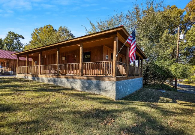 House in Mountain View - Pinewood Bootlegger Cabin ~ walking distance to historic square 
