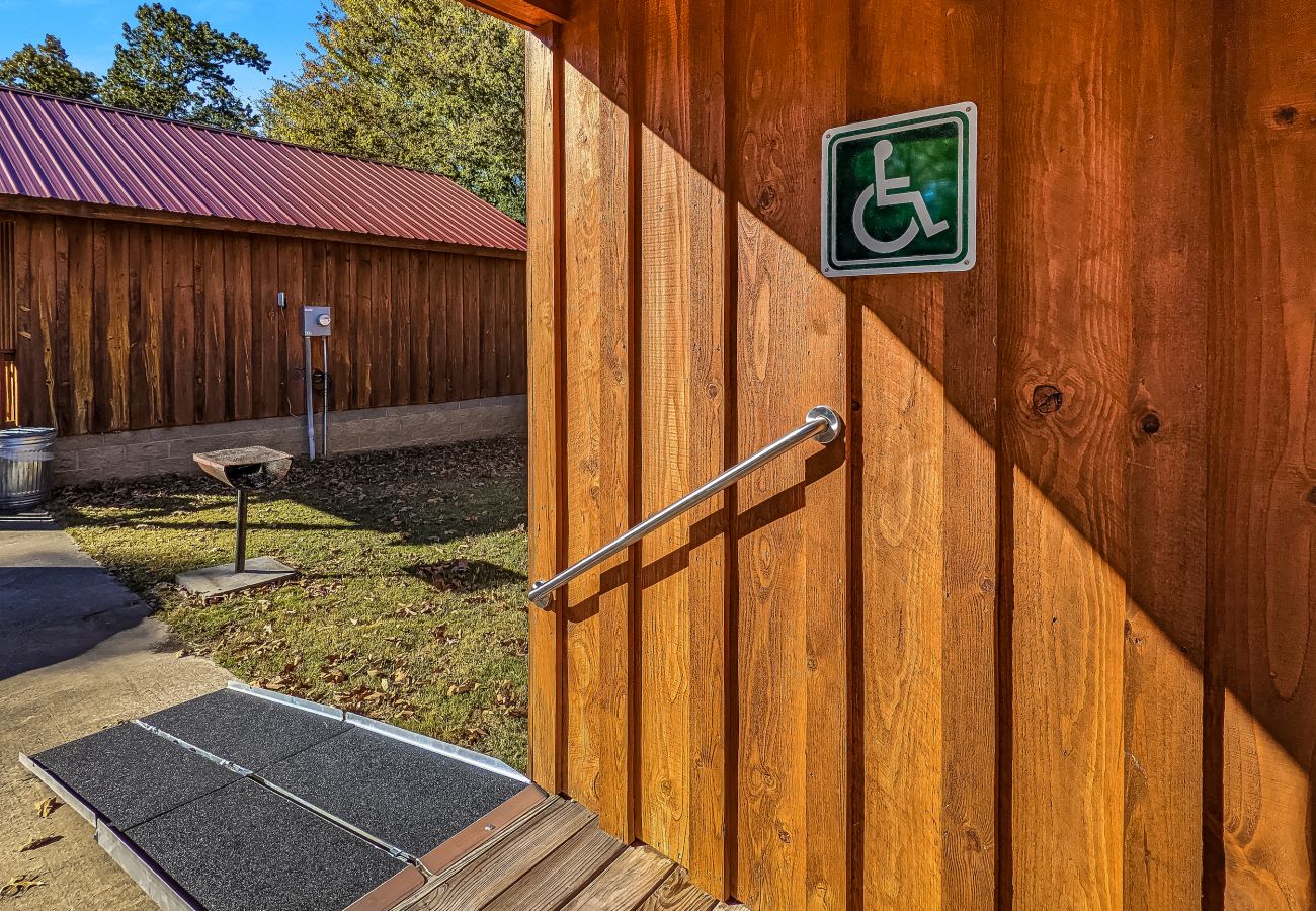 House in Mountain View - Wheelchair accessible in town~Pinewood Bootlegger Cabin 