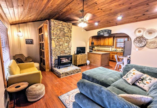 Cabin in Mountain View - Stone Cottage in the Woods- BRAND new OPTIONAL Hot Tub