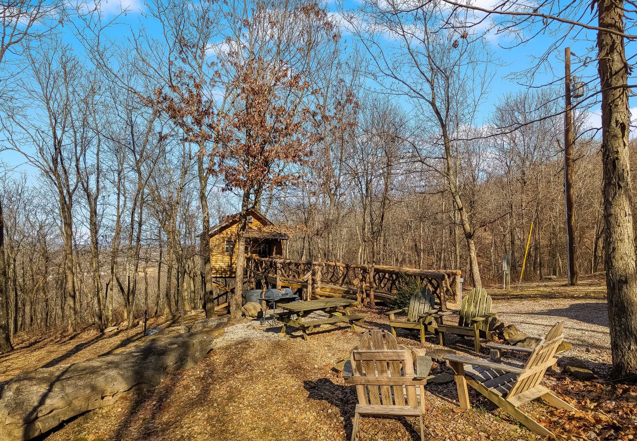 Cabin in Mountain View - Treehouse Getaway 9