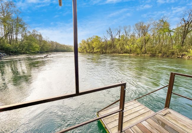 Cabin in Heber Springs - Camp Chinkapin ~ total privacy w/ dock on Little Red River