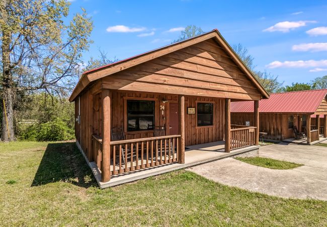 Cabin in Mountain View - #74 Pinewood Cabin: Hog Holler Cabin in Mountain View - #74 Pinewood Cabin: Hog Holler