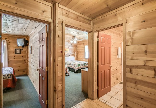 Cabin in Mountain View - #43 Pinewoods Cabin: Lancaster & Co Cabin in Mountain View - #43 Pinewoods Cabin: Lancaster & Co