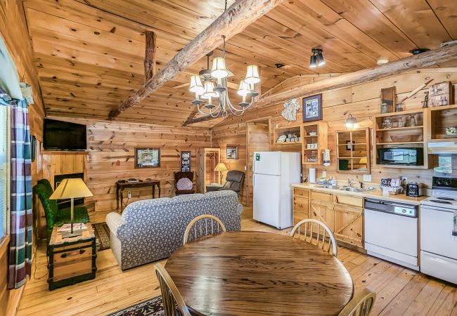 Cabin in Mountain View - #43 Pinewoods Cabin: Lancaster & Co Cabin in Mountain View - #43 Pinewoods Cabin: Lancaster & Co