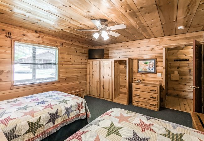 Cabin in Mountain View - #43 Pinewoods Cabin: Lancaster & Co Cabin in Mountain View - #43 Pinewoods Cabin: Lancaster & Co