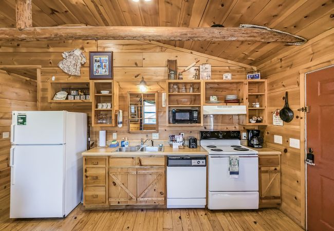 Cabin in Mountain View - #43 Pinewoods Cabin: Lancaster & Co Cabin in Mountain View - #43 Pinewoods Cabin: Lancaster & Co