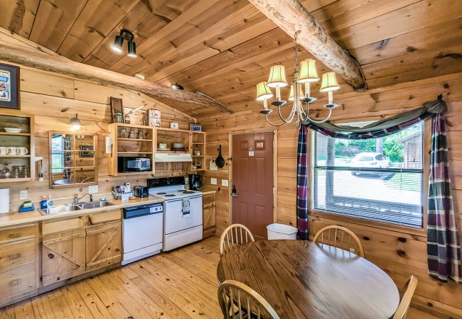 Cabin in Mountain View - #43 Pinewoods Cabin: Lancaster & Co Cabin in Mountain View - #43 Pinewoods Cabin: Lancaster & Co