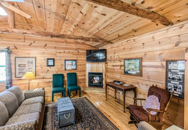 Cabin in Mountain View - #43 Pinewoods Cabin: Lancaster & Co Cabin in Mountain View - #43 Pinewoods Cabin: Lancaster & Co