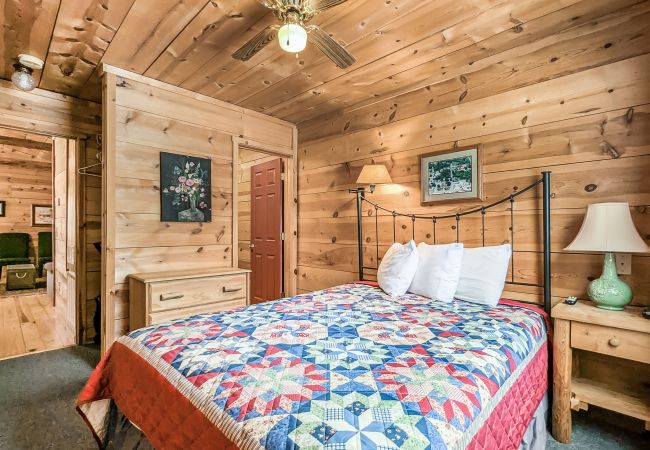 Cabin in Mountain View - #43 Pinewoods Cabin: Lancaster & Co Cabin in Mountain View - #43 Pinewoods Cabin: Lancaster & Co